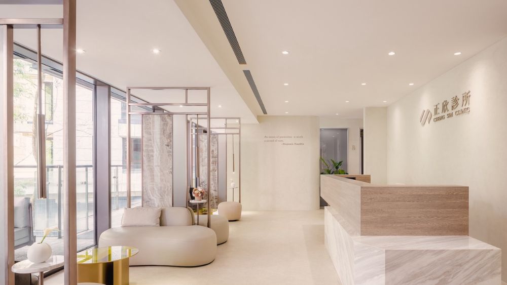 花生米該放哪？治療檯面應保持清潔無雜物：醫療環境整潔與病人安全的關聯