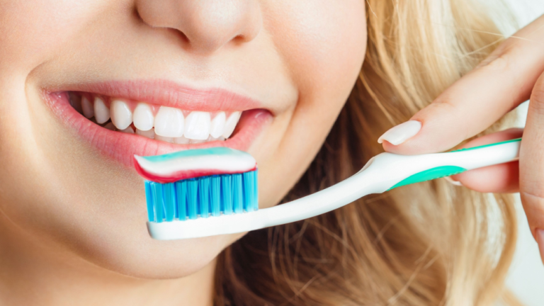 美白牙膏「越刷牙齒越黃」？ 醫揭潛在風險：挑錯產品恐傷琺瑯質、牙齒更敏感