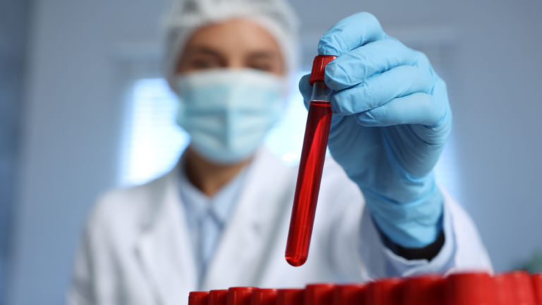 急性血癌發作又快又猛！ 醫：從發病到奪命「只需一個月」，出現莫名瘀青、骨痛快就醫