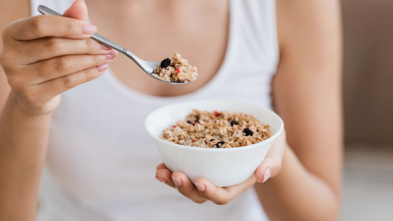 吃燕麥片好處不只減重? 研究:2物質助腸道菌「重開機」,壞膽固醇竟降低10%