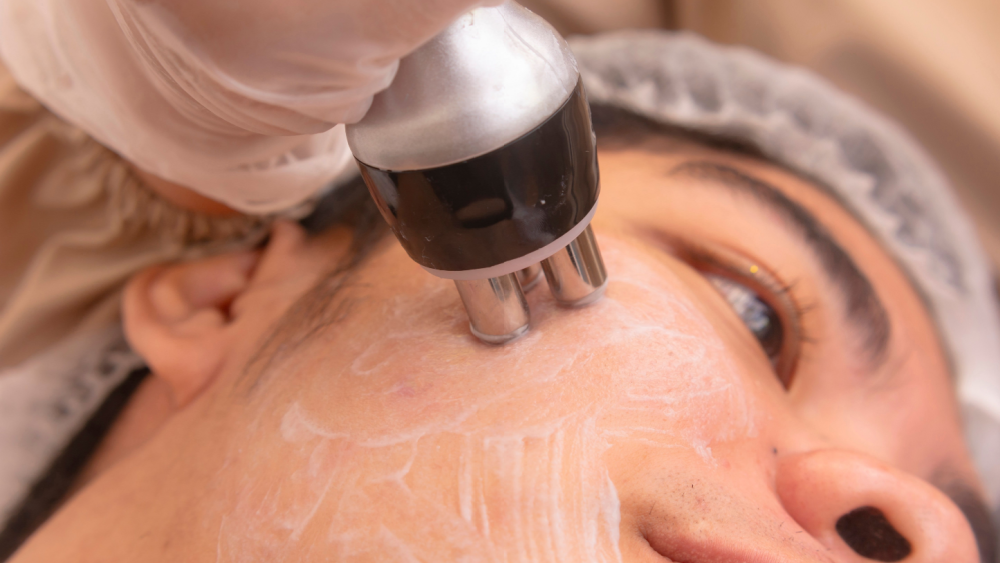 韓星做醫美險毀容！醫揭電音波「舒眠麻醉」危機與防雷3關鍵