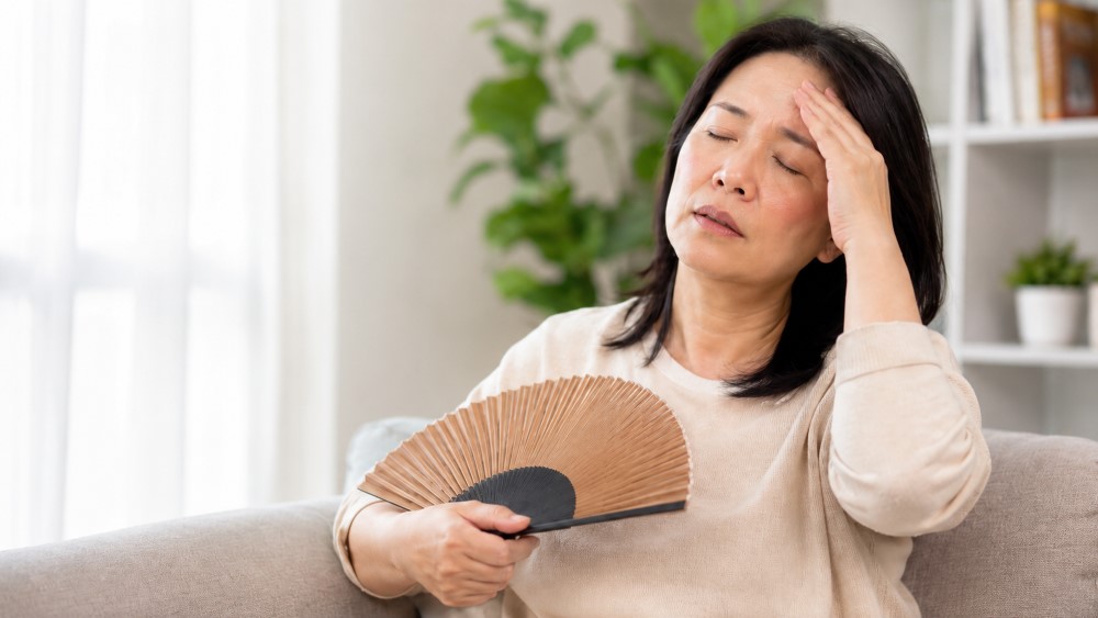 熱潮紅要吃什麼？營養師揭更年期燥熱、盜汗飲食調整重點 