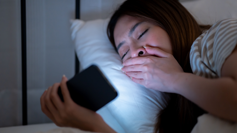 晚睡晚起健康嗎？ 「睡滿8小時」就沒差？ 研究勸夜貓族：做到4件事