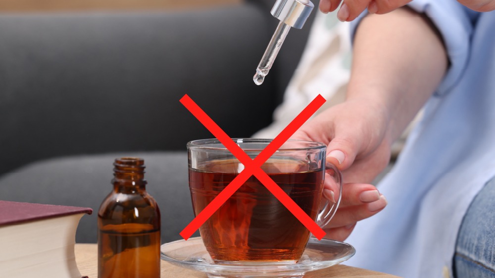 放下水杯裡的「天然偏方」：認識精油內服風險與安全芳療使用原則