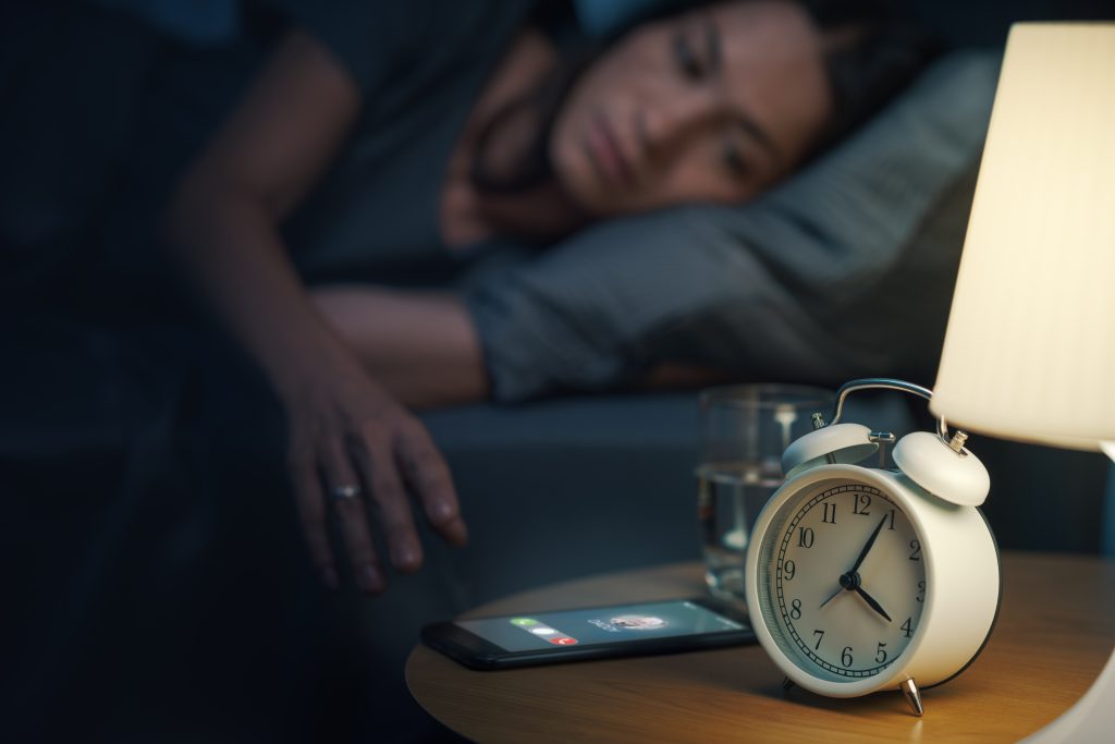 睡得久不等於睡得好？ 補眠式生活恐讓生理時鐘亂掉
