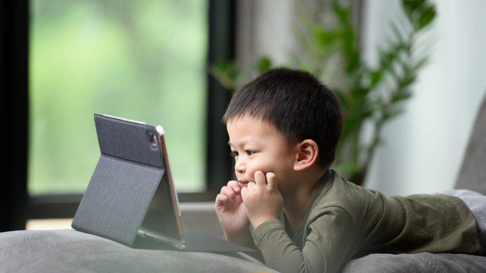 暑假3C使用時間增加：研究指出建立用眼與休息平衡有助維持視力健康