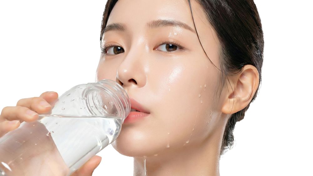 內外雙向保養怎麼做？認識日常飲水與肌膚保濕的基本觀念