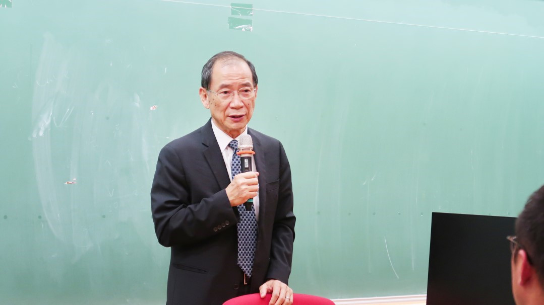 亞洲大學吳俊忠院長感謝科林捐贈，並勉勵師生善盡大學社會責任。